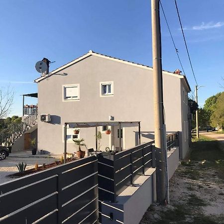 Apartmani Dokic 巴莱 外观 照片