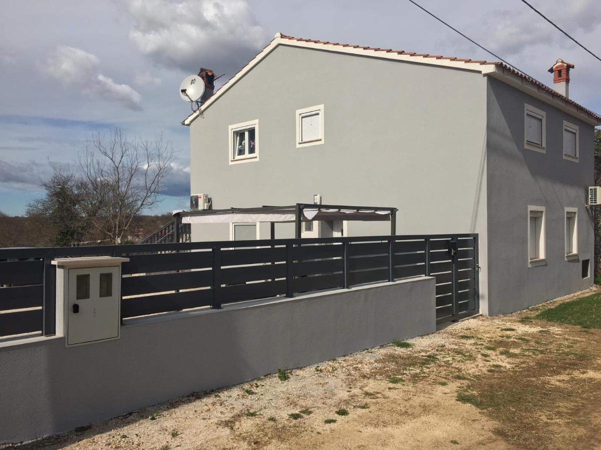 Apartmani Dokic 巴莱 外观 照片