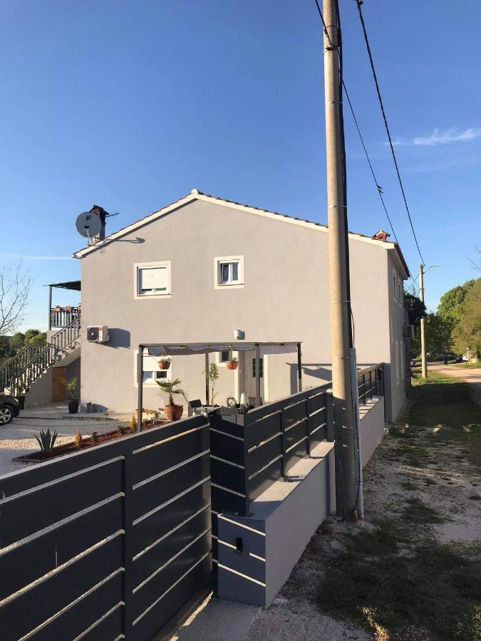 Apartmani Dokic 巴莱 外观 照片
