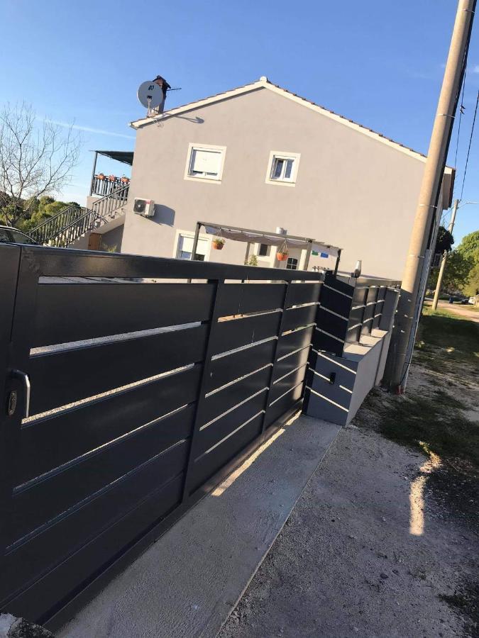 Apartmani Dokic 巴莱 外观 照片